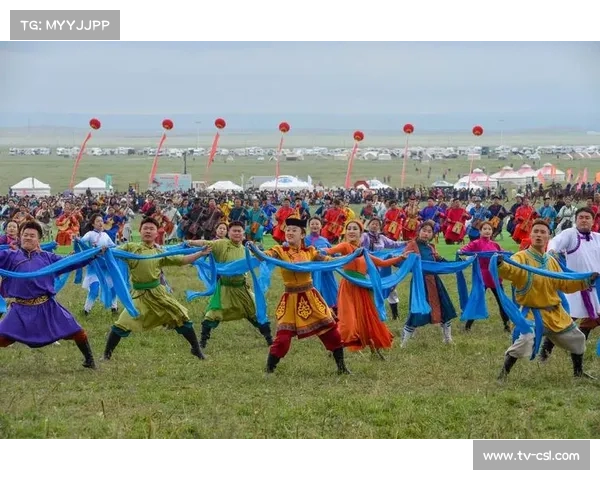 莫旗国际赛颁奖盛典隆重举行 那达慕歌舞璀璨燃爆夜空 莫旗国际赛颁奖盛典隆重举行 那达慕歌舞璀璨燃爆夜空